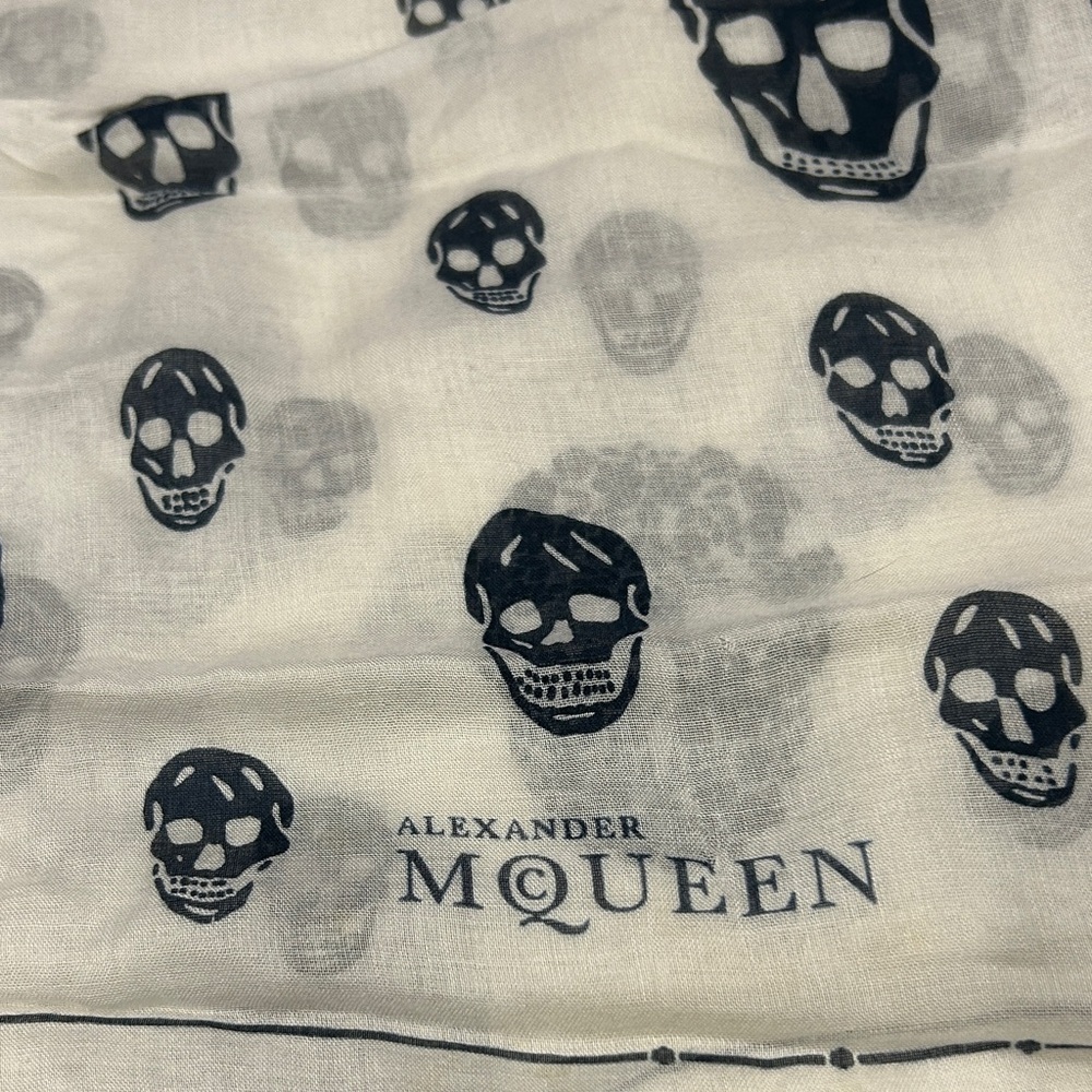 Alexander McQueen Black and White Skull Scarf like new